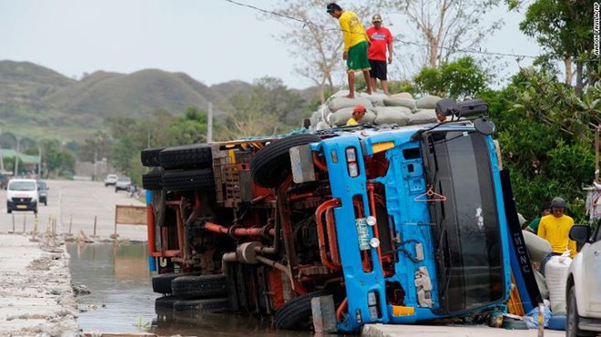Số người chết v&igrave; b&atilde;o Mangkhut ở Philippines tăng ch&oacute;ng mặt - Ảnh 4.