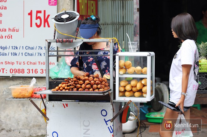 Có 4 loại xiên nướng mới lạ đang rất được lòng giới trẻ Hà Nội gần đây, bạn đã thử hết chưa? - Ảnh 1.