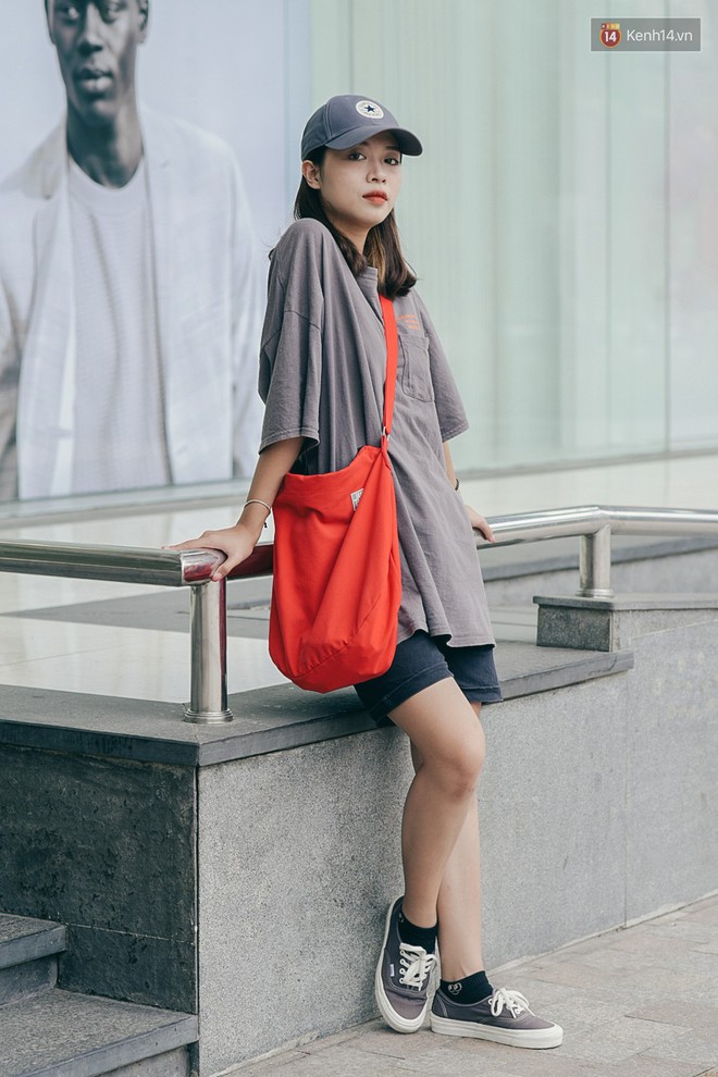 Street style 2 miền: miền Bắc m&agrave;u m&egrave; tươi tắn, miền Nam chuộng đen trắng cool ngầu - Ảnh 1.