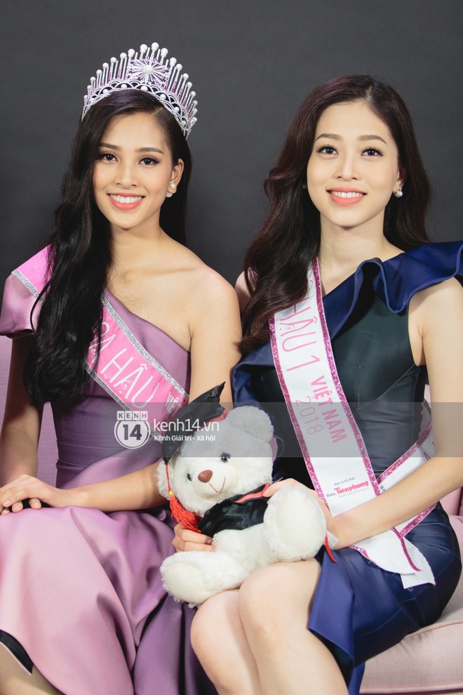 Clip: Bị chê bảng điểm kém, Hoa hậu Trần Tiểu Vy thể hiện khả năng nói tiếng Anh cùng Á hậu Phương Nga - Ảnh 4.
