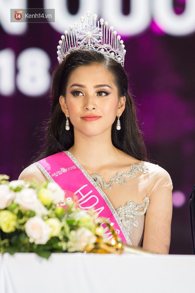 Hành trình nhan sắc của Trần Tiểu Vy toả sáng đến ngôi vị Hoa hậu Việt Nam 2018 - Ảnh 14.