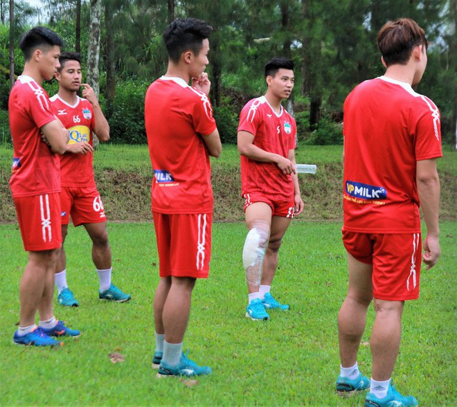 Văn Thanh đau nhẹ, Văn Toàn miệt mài tập sút penalty trước trận gặp Hà Nội - Ảnh 5.