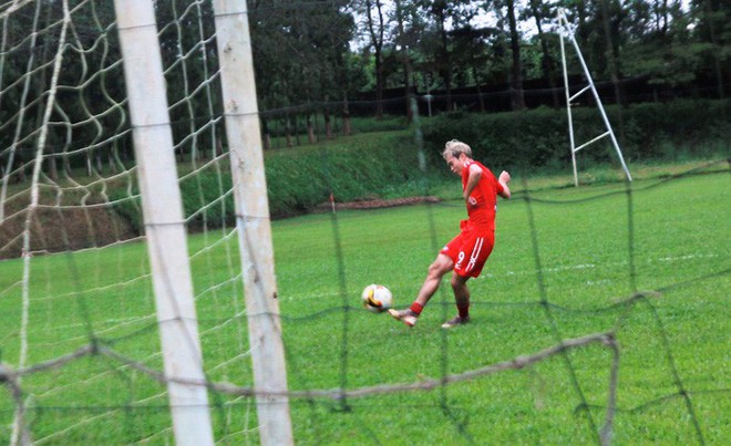 Văn Thanh đau nhẹ, Văn Toàn miệt mài tập sút penalty trước trận gặp Hà Nội - Ảnh 7.