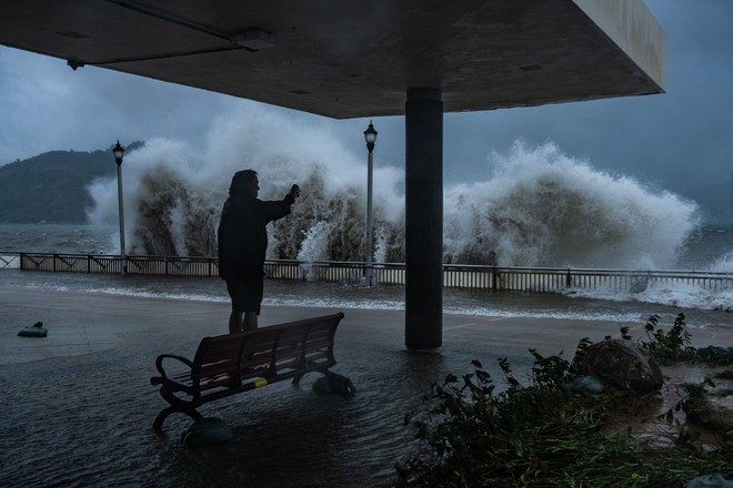 Những hình ảnh ghi lại sự ác liệt của Mangkhut - siêu bão mạnh nhất thế giới trong năm nay - Ảnh 33.