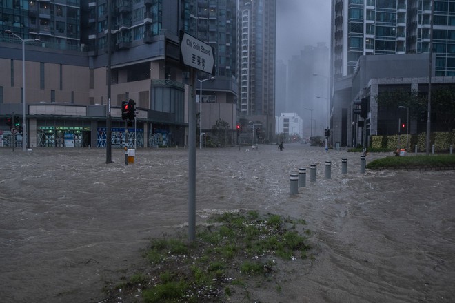 Những hình ảnh ghi lại sự ác liệt của Mangkhut - siêu bão mạnh nhất thế giới trong năm nay - Ảnh 35.