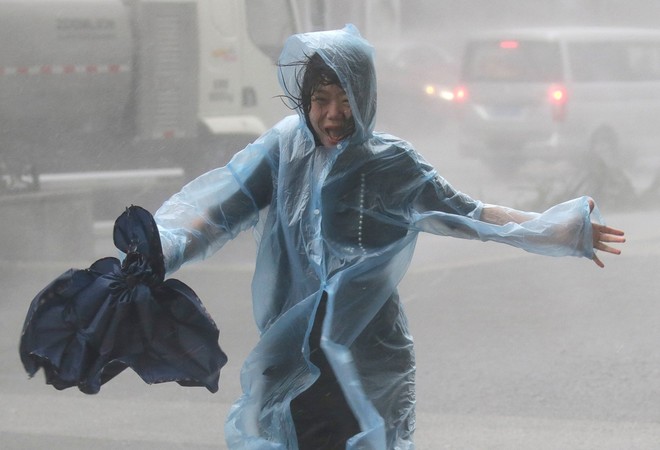 Những hình ảnh ghi lại sự ác liệt của Mangkhut - siêu bão mạnh nhất thế giới trong năm nay - Ảnh 37.