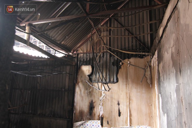 Ảnh, clip: Khung cảnh tan hoang b&ecirc;n trong d&atilde;y trọ bị giặc lửa thi&ecirc;u rụi ở H&agrave; Nội - Ảnh 9.