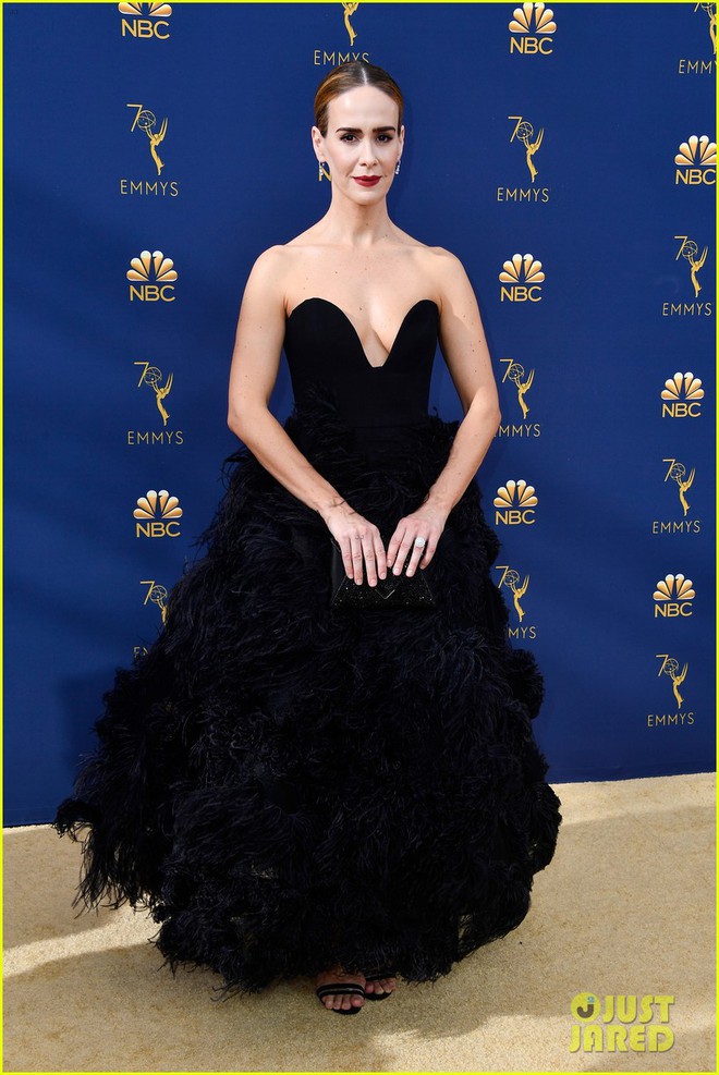 Lễ trao giải Emmy 2018: Lóa mắt với vẻ đẹp sang trọng của dàn mỹ nhân Hollywood, nhân vật cuối gây sốc với màn hở ngực - Ảnh 13.