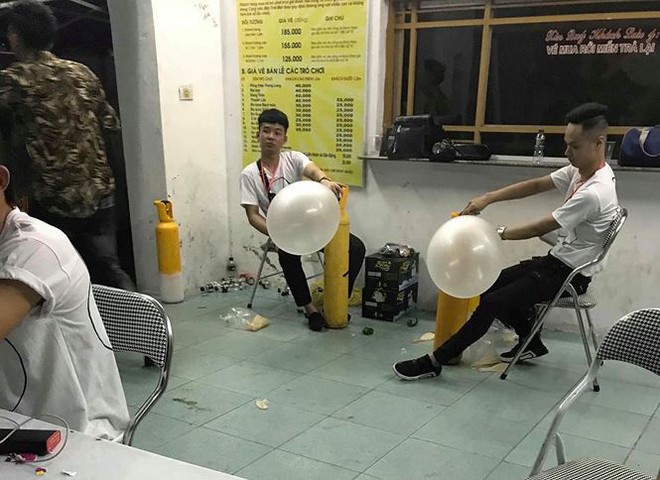 B&aacute;n b&oacute;ng cười tại lễ hội &acirc;m nhạc Hồ T&acirc;y c&oacute; 7 người chết v&igrave; sốc thuốc - Ảnh 1.