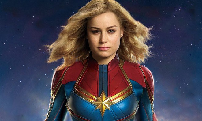 Captain Marvel rách trời rơi xuống, đấm người già trong trailer nóng hổi đầu tiên  - Ảnh 2.