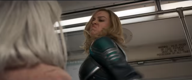 Captain Marvel rách trời rơi xuống, đấm người già trong trailer nóng hổi đầu tiên  - Ảnh 5.