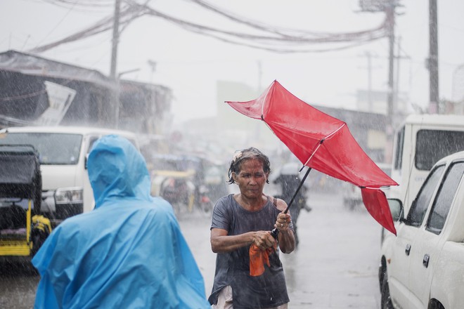 Những hình ảnh ghi lại sự ác liệt của Mangkhut - siêu bão mạnh nhất thế giới trong năm nay - Ảnh 29.