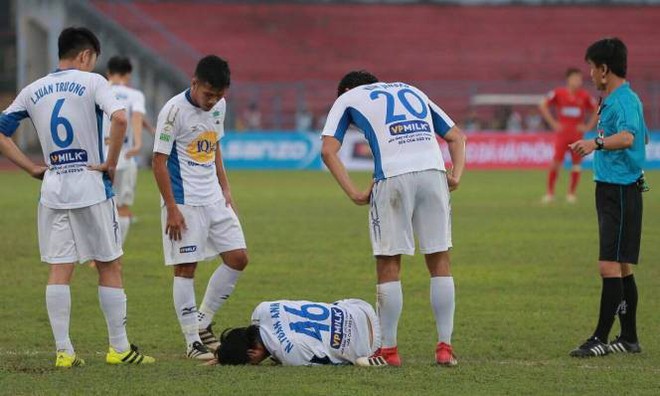Nguyễn Tuấn Anh khó có cơ hội tham dự AFF Cup 2018 - Ảnh 1.