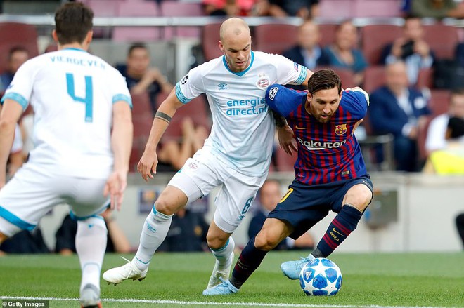 Messi lập hat-trick ngày mở màn Champions League - Ảnh 6.