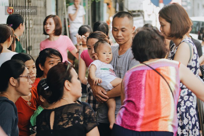 Vụ cháy ở Đê La Thành: Tình người sau đám cháy gần Viện Nhi Trung Ương - Ảnh 6.