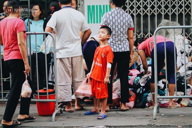 Vụ cháy ở Đê La Thành: Tình người sau đám cháy gần Viện Nhi Trung Ương - Ảnh 8.