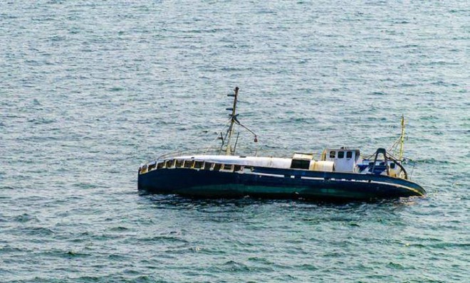 Lật thuyền trong đ&ecirc;m, &iacute;t nhất 27 người chết đuối - Ảnh 1.