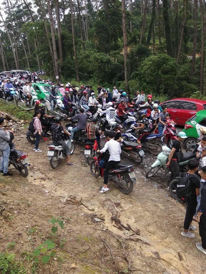 Tam Đảo và Mộc Châu tắc đường nghiêm trọng nhiều phượt thủ muốn quay đầu về cũng bó tay - Ảnh 1.