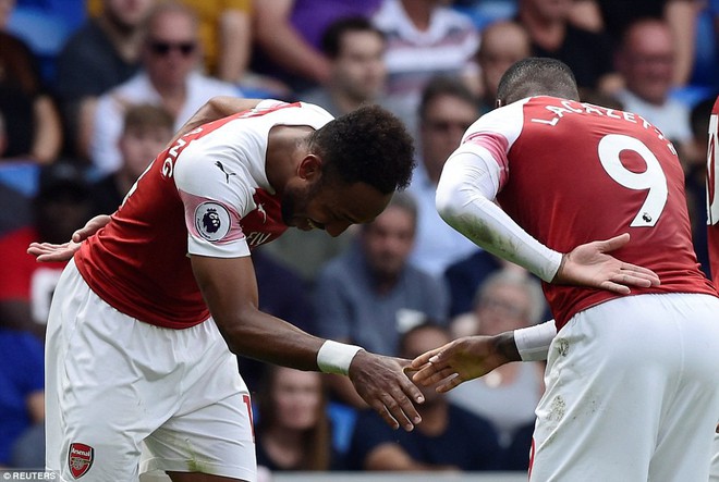 Arsenal thắng nhọc trên sân của tân binh nhờ song sát Aubameyang - Lacazette - Ảnh 3.