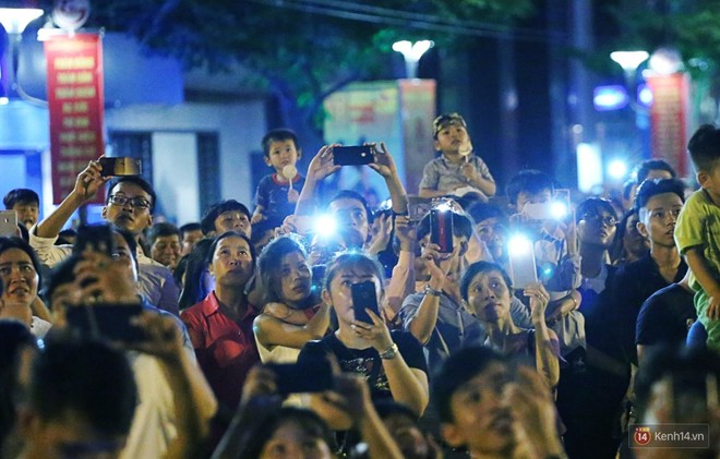Ảnh: Hàng nghìn người Sài Gòn ồ lên thích thú khi thưởng thức bữa tiệc pháo hoa mãn nhãn mừng lễ Quốc khánh - Ảnh 8.