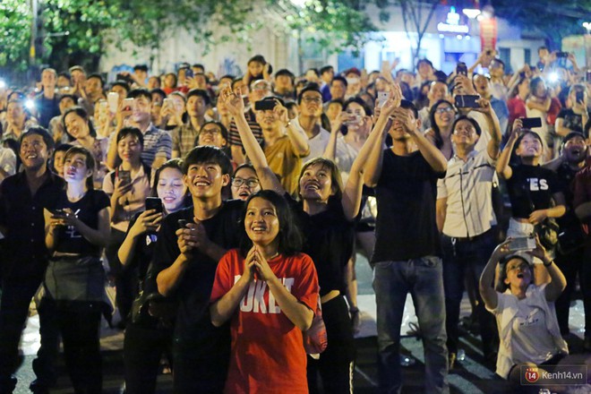 Ảnh: Hàng nghìn người Sài Gòn ồ lên thích thú khi thưởng thức bữa tiệc pháo hoa mãn nhãn mừng lễ Quốc khánh - Ảnh 12.