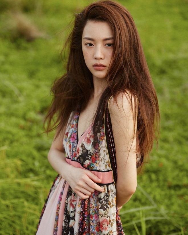 Xuất hiện nữ thần với gương mặt đẹp kh&ocirc;ng g&oacute;c chết, được v&iacute; với mợ chảnh Jeon Ji Hyun - Ảnh 7.