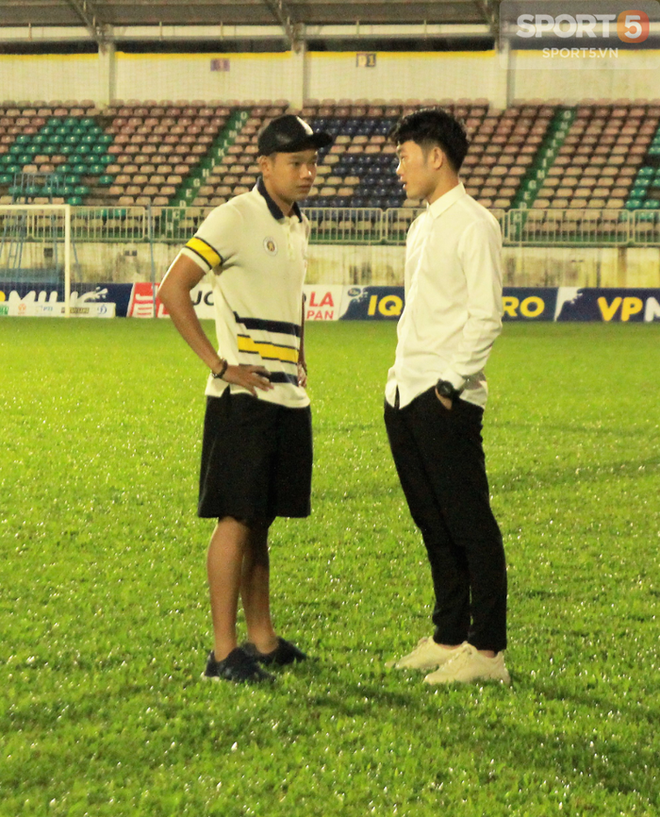 Xuân Trường, Văn Thanh bảnh bao đến động viên đồng đội HAGL sau trận thua Hà Nội - Ảnh 5.