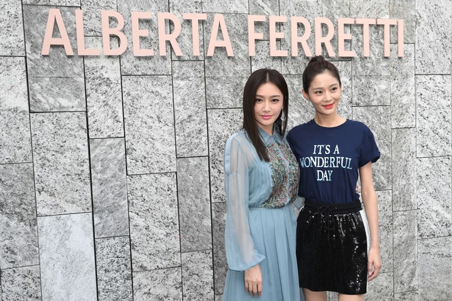 Tần Lam và Vương Viện Khả bất ngờ tái ngộ tại Milan Fashion Week: “Phú Sát Hoàng hậu” đẹp xuất sắc, lấn át cả “Thuần Phi” - Ảnh 7.