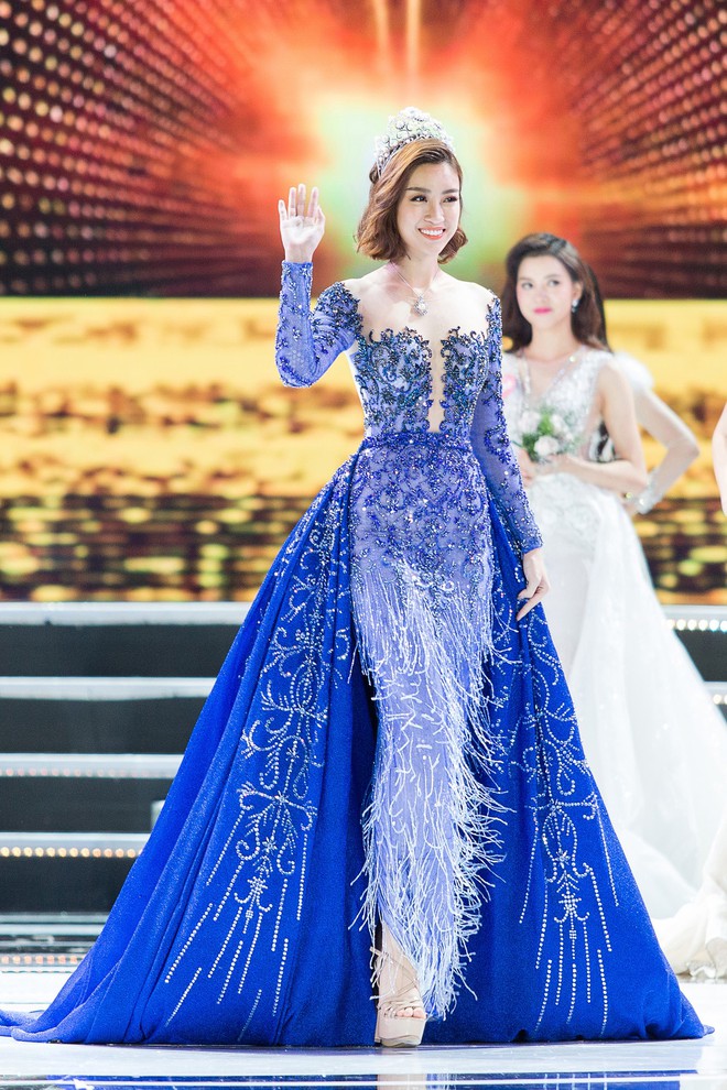 Hoa hậu Việt Nam ngày mới đăng quang: Người bị ném đá về nhan sắc, kẻ được cả truyền thông quốc tế tán dương - Ảnh 33.