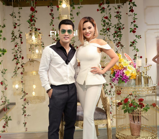 Lần đầu tiên, Vũ Thu Phương đưa hai con riêng của chồng đi sự kiện - Ảnh 3.