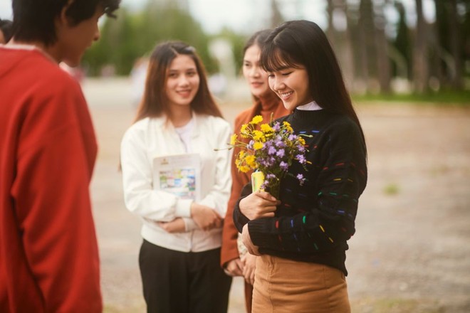 Đức Phúc tiếp tục hát ballad lụi tim, nói hộ nỗi lòng những người luôn day dứt về tình đầu trong MV mới - Ảnh 3.