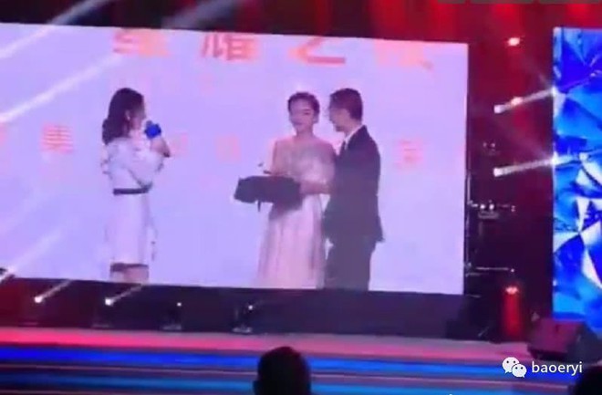 Sam Sam Triệu Lệ Dĩnh c&agrave;ng ng&agrave;y c&agrave;ng lộ v&ograve;ng 2 lớn với nghi vấn mang bầu - Ảnh 10.