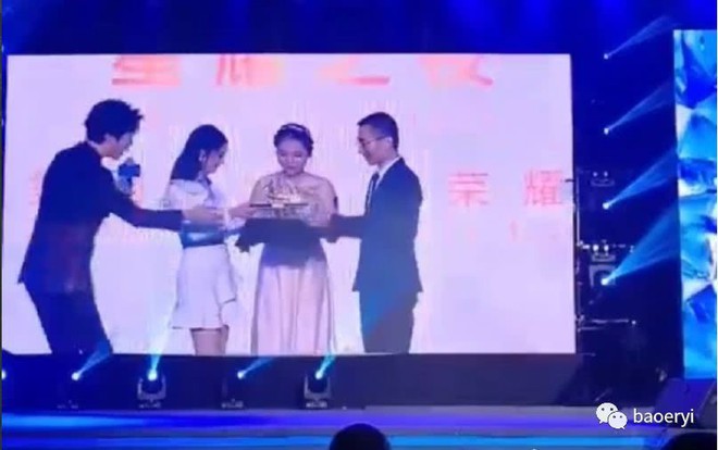 Sam Sam Triệu Lệ Dĩnh c&agrave;ng ng&agrave;y c&agrave;ng lộ v&ograve;ng 2 lớn với nghi vấn mang bầu - Ảnh 11.