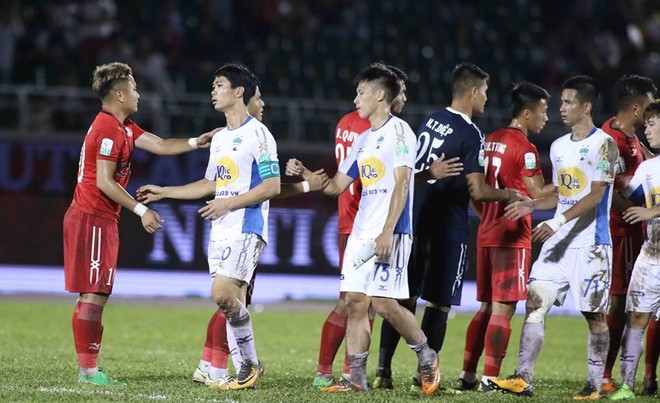 V&igrave; sao qu&acirc;n bầu Đức kh&ocirc;ng thể rớt hạng? - Ảnh 1.