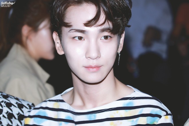 Key (Shinee) bất ngờ đổi style nam tính nhưng điều netizen chú ý lại là cặp lông mày lạ lùng của anh - Ảnh 4.