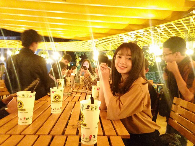 10X xinh đẹp bỗng phải nhận rắc rối từ tr&ecirc;n trời rơi xuống chỉ v&igrave; được khen giống Anne Hathaway - Ảnh 5.