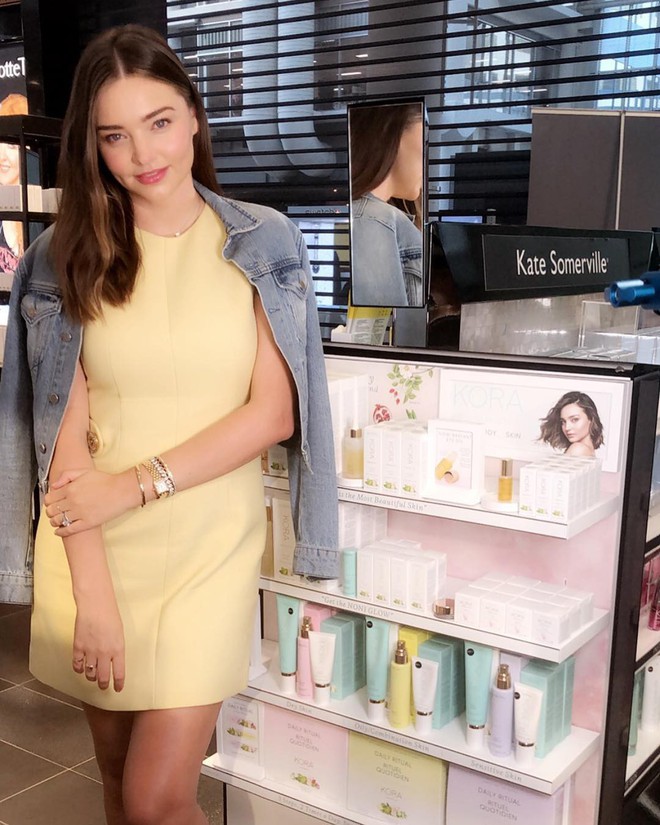 Nhìn Miranda Kerr trẻ đẹp đáng ghen tị tại sự kiện mới, thật khó tin cô ấy đã ở tuổi U40 và sinh 2 con! - Ảnh 4.