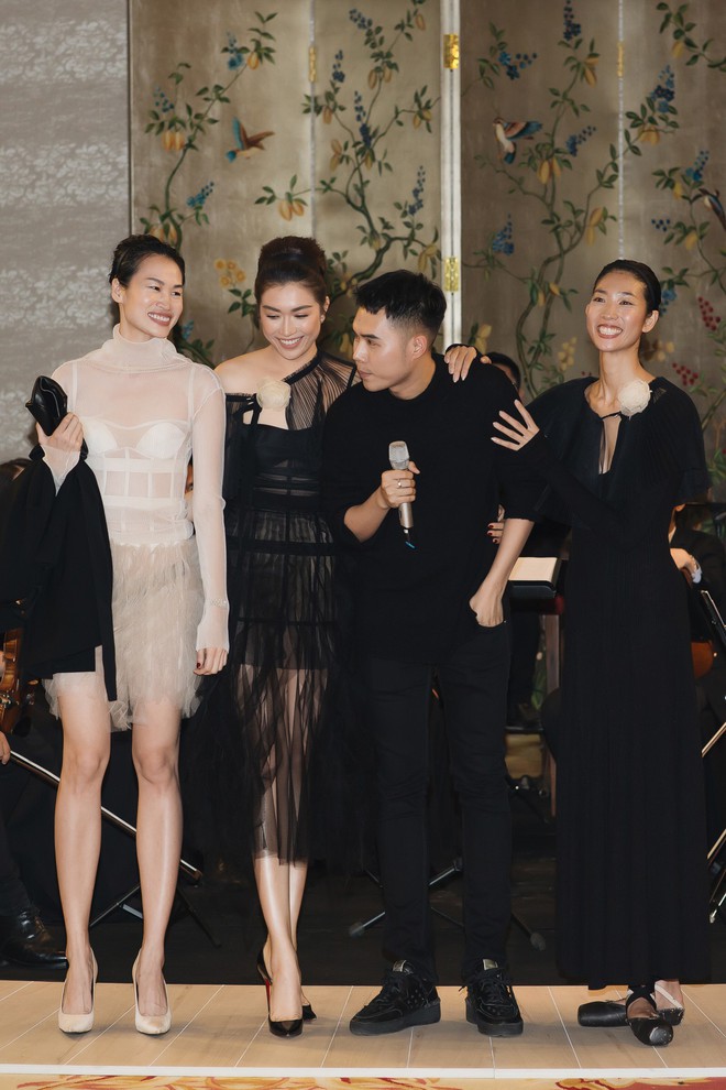 Sự trở lại của L&acirc;m Gia Khang: Vũ kh&uacute;c m&ecirc; đắm của những n&agrave;ng thi&ecirc;n nga đen tr&ecirc;n s&agrave;n catwalk - Ảnh 9.