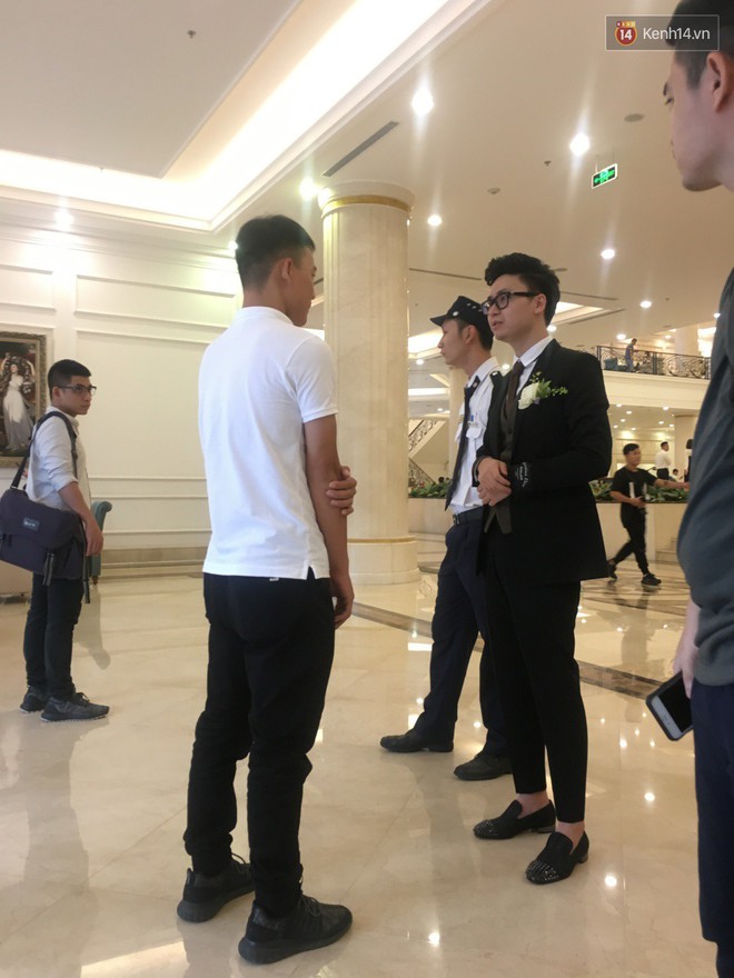 Những đ&aacute;m cưới được thắt chặt an ninh nhất Vbiz: bảo vệ phong tỏa mọi nơi, huy động cả &ocirc; đen để che chắn  - Ảnh 9.