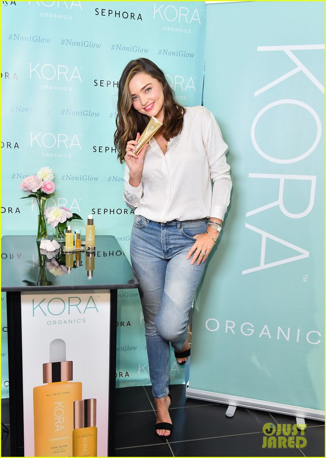 Nh&igrave;n Miranda Kerr trẻ đẹp đ&aacute;ng ghen tị tại sự kiện mới, thật kh&oacute; tin c&ocirc; ấy đ&atilde; ở tuổi U40 v&agrave; sinh 2 con! - Ảnh 2.