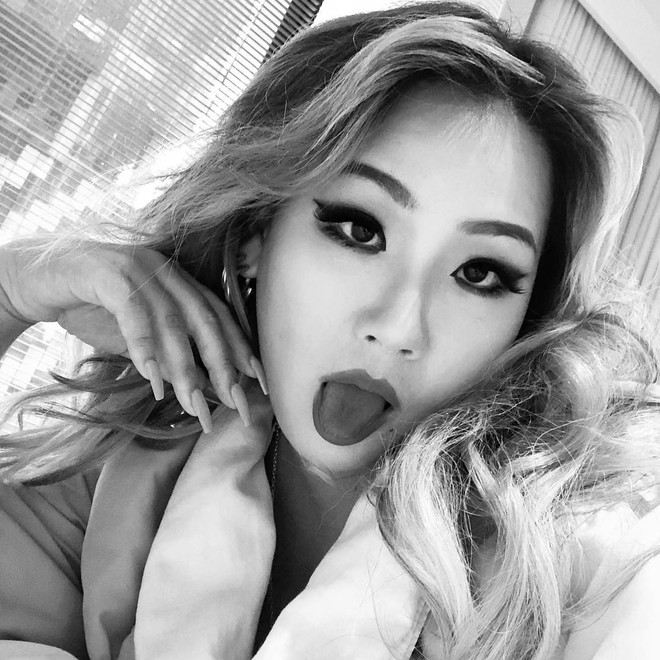 CL khoe ảnh selfie mới: nhiều lời khen đ&atilde; thon gọn nhưng cũng chẳng &iacute;t &yacute; kiến vin v&agrave;o chi tiết n&agrave;y để ch&ecirc; bai - Ảnh 2.