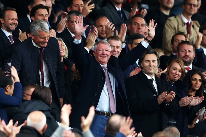 Sir Alex khỏe mạnh, rạng rỡ trong ngày MU bị cầm hòa đáng tiếc tại Old Trafford - Ảnh 1.