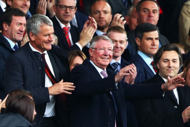 Sir Alex khỏe mạnh, rạng rỡ trong ngày MU bị cầm hòa đáng tiếc tại Old Trafford - Ảnh 3.