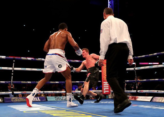 Hạ knock-out võ sĩ người Nga, Anthony Joshua bảo vệ thành công 4 đai thế giới - Ảnh 5.