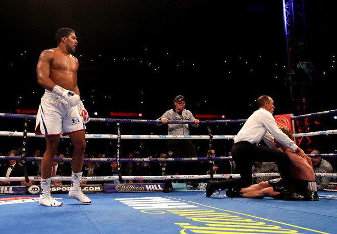 Hạ knock-out võ sĩ người Nga, Anthony Joshua bảo vệ thành công 4 đai thế giới - Ảnh 7.