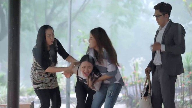 Gạo Nếp Gạo Tẻ tập 61: Vừa thay bồ trẻ, &aacute;c nữ giật chồng bị mẹ t&igrave;nh nh&acirc;n cũ l&ugrave;ng đ&aacute;nh t&uacute;i bụi   - Ảnh 6.