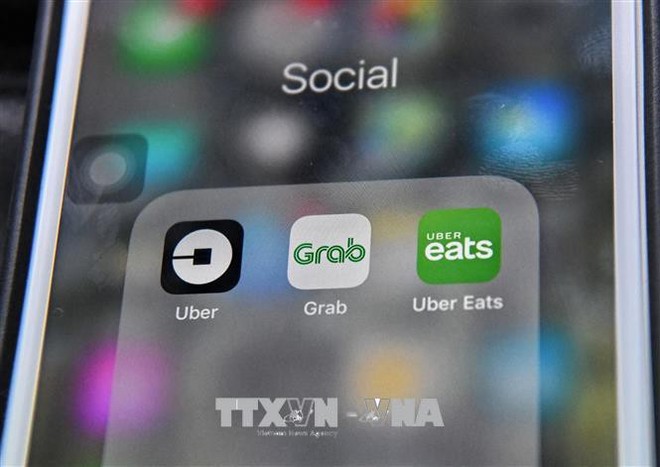 Grab và Uber bị phạt gần 10 triệu USD tại Singapore - Ảnh 1.