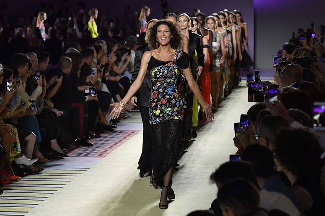Thảo Tiên - Đệ nhất Rich Kid Việt cùng mẹ lại tiếp tục chinh phục Milan Fashion Week, điểm đến đầu tiên là show Versace - Ảnh 12.
