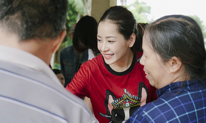 Chi Pu cùng Á hậu Thuỳ Dung đi trao quà cho trẻ em khuyết tật tại Tây Ninh - Ảnh 8.