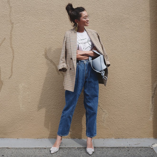 Quanh năm suốt tháng diện quần jeans thì các nàng phải học ngay 4 tips mặc chuẩn đẹp lại giúp kéo dài chân cả tấc này - Ảnh 3. Quanh năm suốt tháng diện quần jeans thì các nàng phải học ngay 4 tips mặc chuẩn đẹp lại giúp kéo dài chân cả tấc này - Ảnh 3.